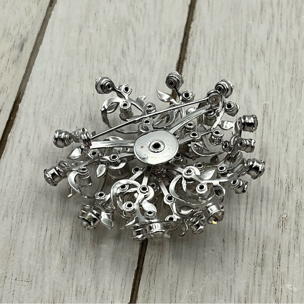 Vintage 1960s large glass Sparkling Silver and White Starburst Brooch - Picture 5 of 5